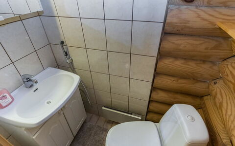 Niinimökki: Toilleten Sitz, Bad Sink, Armatur, Toilette, Badezimmer, Sinken, Flooring, Fussboden, Zapfhahn, Installation