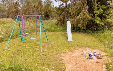 Niinimökki: Gras, Grundstueck, Spielmittel, Rasen, Garten, Boden, Wald, Park, Hinterhof