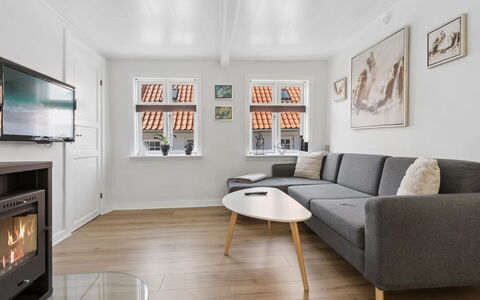 Jasper - 100M from the Sea: Interior Design, Möbel, Flooring, Couch, Wand, Fussboden, Holz, Wohnzimmer, Decke, Zuhause