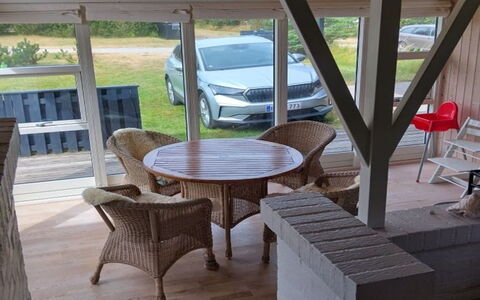 Meike - 750M from the Sea: Möbel, Holz, Stuhl, Fussboden, Tabelle, Flooring, Veranda, Decke, Gartenmöbel, Hartholz