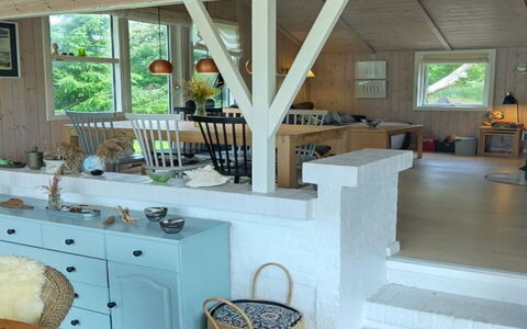 Meike - 750M from the Sea: Möbel, Interior Design, Flooring, Holz, Decke, Fussboden, Light Fixture, Küche, Stuhl, Beleuchtung