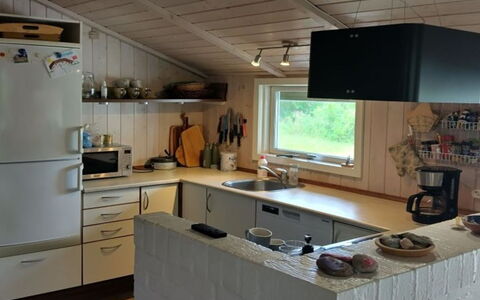 Meike - 750M from the Sea: Küche, Küchengerät, Countertop, Holz, Flooring, Interior Design, Major Appliance, Möbel, Cabinetry, Decke