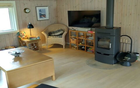 Meike - 750M from the Sea: Flooring, Holz, Fussboden, Holzboden, Möbel, Interior Design, Holzbeize, Zimmer, Hartholz, Laminatboden