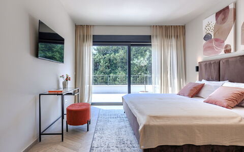 Riata: Möbel, Interior Design, Bett, Flooring, Schlafzimmer, Fussboden, Holz, Decke, Textil, Zimmer
