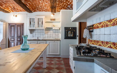Jeeco: Küche, Interior Design, Flooring, Countertop, Holz, Decke, Fussboden, Möbel, Küchengerät, Herd