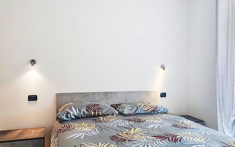 Casa Burli: Bett, Möbel, Interior Design, Schlafzimmer, Wand, Bedding, Fussboden, Bettdecke, Flooring, Holz