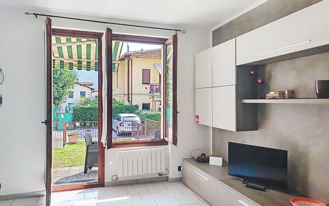 Casa Burli: Flooring, Interior Design, Fussboden, Zuhause, Wohnung, Zimmer, Decke, Wohnzimmer, Regale, Hartholz