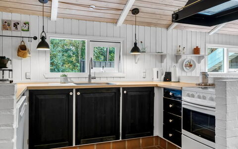 Florida - from the Sea: Küche, Holz, Küchengerät, Countertop, Flooring, Cabinetry, Major Appliance, Herd, Haushaltsgerät, Holzbeize