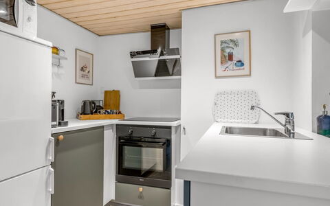 Eike - from the Sea: Küche, Küchengerät, Countertop, Major Appliance, Interior Design, Flooring, Möbel, Holz, Decke, Haushaltsgerät