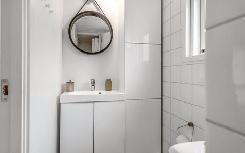 Eike - from the Sea: Wand, Interior Design, Flooring, Armatur, Bad Sink, Fussboden, Sinken, Badezimmerschrank, Zapfhahn, Badezimmer