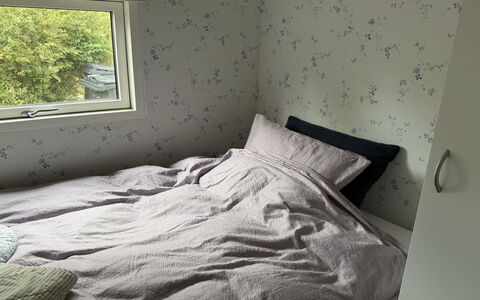 Eike - from the Sea: Schlafzimmer, Bettdecke, Fussboden, Bett, Flooring, Bedding, Linens, Textil, Möbel, Interior Design