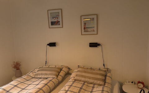 Eike - from the Sea: Möbel, Schlafzimmer, Interior Design, Bett, Holz, Bettdecke, Decke, Bedding, Textil, Fussboden