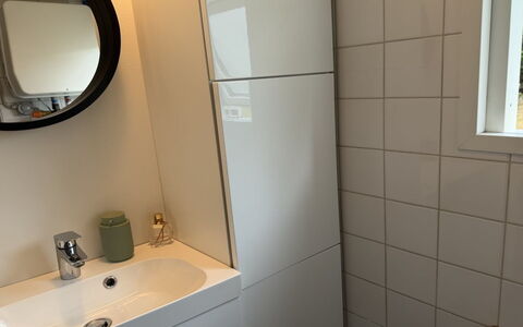 Eike - from the Sea: Wand, Flooring, Fussboden, Interior Design, Armatur, Bad Sink, Badezimmerschrank, Badezimmer, Sinken, Zimmer