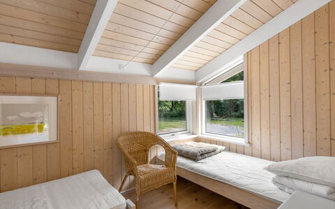 Naninja - 924M from the Sea: Holz, Decke, Interior Design, Schlafzimmer, Fussboden, Flooring, Bett, Zuhause, Zimmer, Bedding