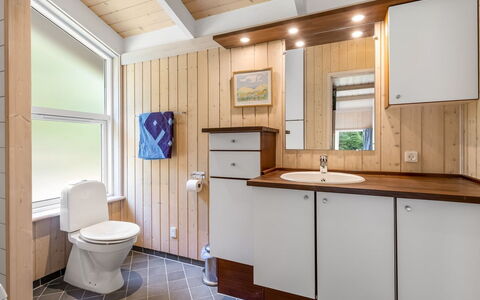 Naninja - 924M from the Sea: Holz, Armatur, Interior Design, Sinken, Decke, Installation, Flooring, Zapfhahn, Fussboden, Badezimmer