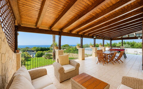 Villa Patrizia: Möbel, Fussboden, Flooring, Veranda, Resort, Stuhl, Schatten, Eco Hotel, Gartenmöbel, Balkon