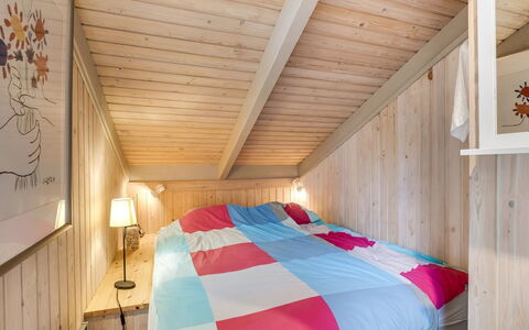 Pia - 685M from the Sea: Interior Design, Schlafzimmer, Holz, Möbel, Decke, Bett, Fussboden, Flooring, Zimmer, Bettdecke