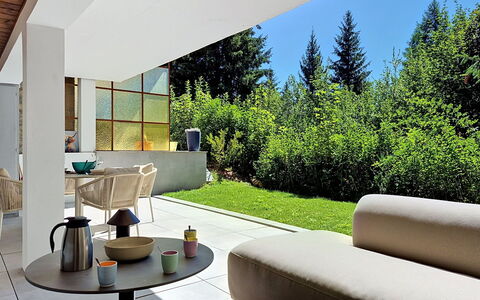 Les Ambassadeurs B 3: Möbel, Interior Design, Wand, Flooring, Stuhl, Fussboden, Zuhause, Couch, Die Architektur, Wohnzimmer