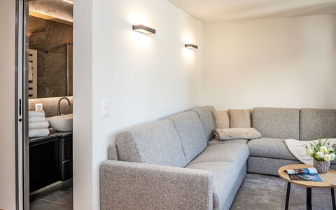 Chesa Zentrum 10B: Interior Design, Möbel, Wand, Flooring, Couch, Holz, Fussboden, Wohnzimmer, Zimmer, Decke