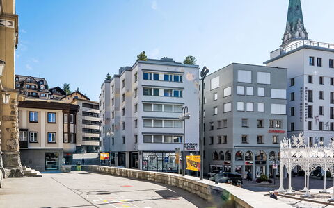 Chesa Zentrum 10B: Gebäude, Daytime, Fenster, Stadt, Stadtgebiet, \Stadt, Fassade, Nachbarschaft, Die Architektur, Öffentlicher Raum