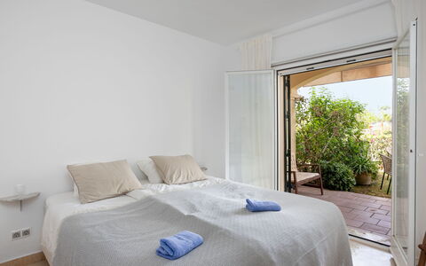 La Quinta Hills: Wand, Holz, Interior Design, Möbel, Schlafzimmer, Fussboden, Bett, Flooring, Decke, Zimmer
