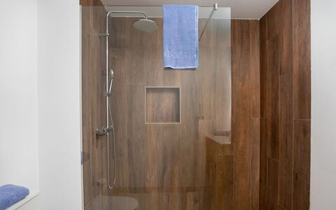 La Quinta Hills: Flooring, Holz, Fussboden, Armatur, Interior Design, Duschkopf, Installation, Dusche, Fliese, Badezimmer