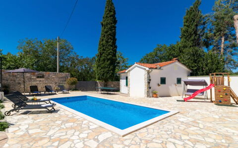 Villa Dominique: Blau, Verbundwerkstoff, Schwimmbad, Flagstone, Schatten, Resort, Gartenmöbel, Fliese