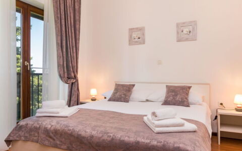 Villa Dominique: Interior Design, Möbel, Zimmer, Fussboden, Linens, Schlafzimmer, Bett, Vorhang, Wohnung, Bettdecke