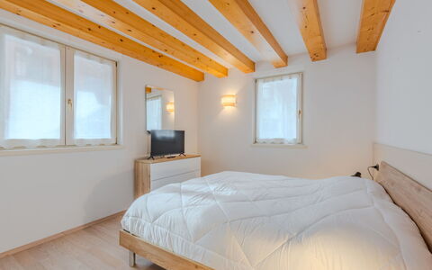 Rugia: Wand, Holz, Interior Design, Flooring, Fussboden, Decke, Schlafzimmer, Zuhause, Holzboden, Bett