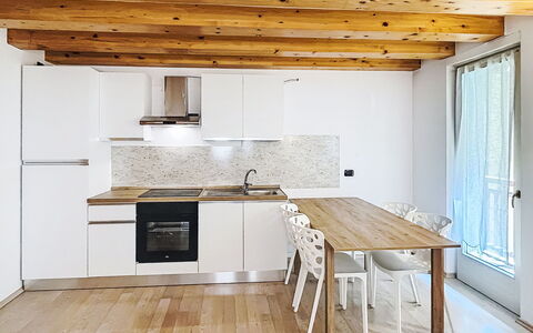 Rugia: Möbel, Interior Design, Flooring, Fussboden, Holzboden, Küche, Holz, Countertop, Decke, Zimmer