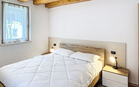 Rugia: Bett, Schlafzimmer, Wand, Interior Design, Flooring, Bedding, Holz, Fussboden, Bettdecke, Möbel