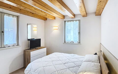 Rugia: Wand, Interior Design, Holz, Schlafzimmer, Bett, Flooring, Fussboden, Decke, Möbel, Zimmer