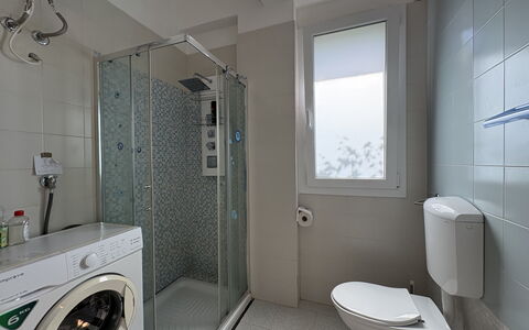 La Casa dei Melograni: Badezimmer, Armatur, Flooring, Interior Design, Fussboden, Toilette, Toilleten Sitz, Sinken, Bad Sink, Zapfhahn