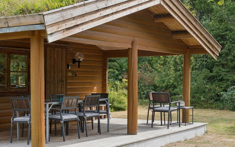 Greta - 1.7Km from the Sea: Holz, Veranda, Gartenbauten, Hütte, Hartholz, Outdoor Struktur, Holzbeize, Schatten, Schuppen, Deck