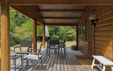 Greta - 1.7Km from the Sea: Möbel, Holz, Gartenmöbel, Veranda, Tabelle, Flooring, Stuhl, Holzboden, Hartholz