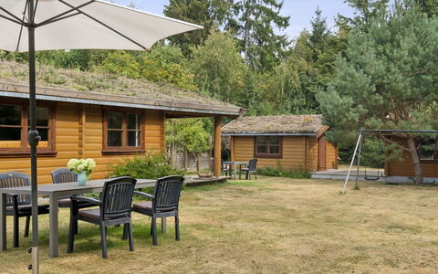 Greta - 1.7Km from the Sea: Hütte, Zuhause, Haus, Dach, Strauch, Grundstueck, Garten, Gartenbauten, Abstellgleis