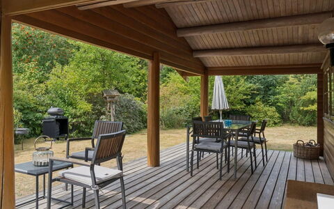 Greta - 1.7Km from the Sea: Holz, Veranda, Möbel, Gartenmöbel, Hartholz, Flooring, Holzbeize, Schatten, Deck, Fussboden