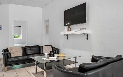 Carlina - from the Sea: Möbel, Interior Design, Wand, Couch, Flooring, Wohnzimmer, Fussboden, Decke, Beleuchtung, Zimmer