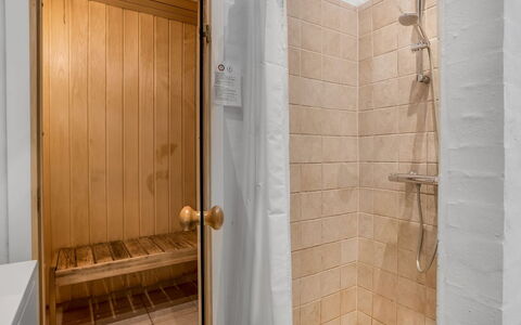 Carlina - from the Sea: Flooring, Wand, Fussboden, Holz, Badezimmer, Interior Design, Dusche, Armatur, Duschkopf, Installation