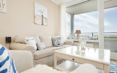 Meeresblick Ankerplatz 84: Möbel, Interior Design, Fussboden, Wohnung, Flooring, Wohnzimmer, Zimmer, Zuhause, Couch, Decke