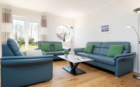 Reiterhof Rickert Glücksklee: Möbel, Interior Design, Flooring, Couch, Fussboden, Wohnzimmer, Tabelle, Stuhl, Komfort