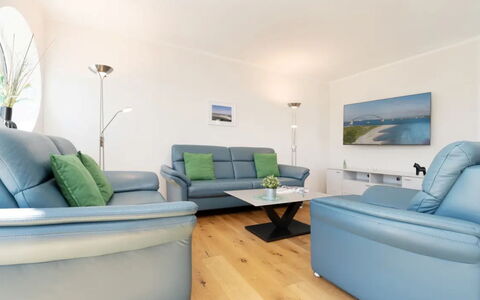 Reiterhof Rickert Glücksklee: Möbel, Interior Design, Couch, Flooring, Fussboden, Wohnzimmer, Zimmer, Tabelle, Decke, Beleuchtung