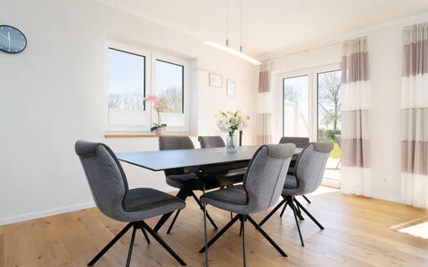 Reiterhof Rickert Glücksklee: Möbel, Flooring, Interior Design, Fussboden, Stuhl, Tabelle, Holzboden, Küche & Esszimmer Tisch, Wohnzimmer