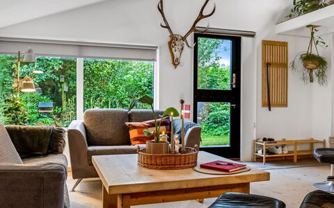 Gesine - 20Km to the Fjord: Möbel, Interior Design, Holz, Decke, Flooring, Wohnzimmer, Couch, Light Fixture, Zimmer, Beleuchtung