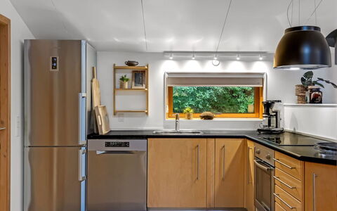 Gesine - 20Km to the Fjord: Küchengerät, Küche, Major Appliance, Countertop, Holz, Möbel, Haushaltsgerät, Interior Design, Cabinetry, Flooring