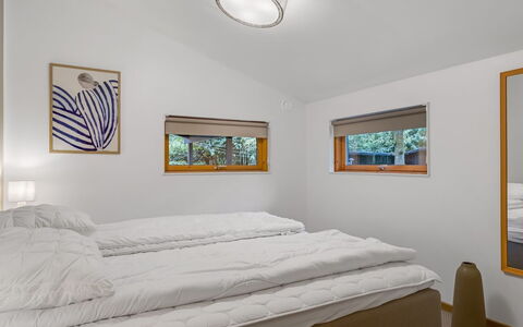 Gesine - 20Km to the Fjord: Interior Design, Holz, Decke, Flooring, Schlafzimmer, Bett, Fussboden, Möbel, Beleuchtung, Zimmer