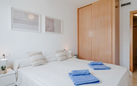 Oliva Nova Cabagua: Wand, Interior Design, Möbel, Bett, Holz, Schlafzimmer, Fussboden, Flooring, Decke, Zimmer