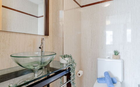 Oliva Nova Cabagua: Armatur, Badezimmer, Interior Design, Bad Sink, Sinken, Flooring, Zapfhahn, Fussboden, Countertop, Spiegel