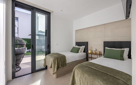 Villa Esencia: Flooring, Fussboden, Interior Design, Möbel, Bett, Schlafzimmer, Bedding, Wohnung, Bettrahmen, Decke