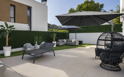 Villa Esencia: Möbel, Gartenmöbel, Stuhl, Fussboden, Flooring, Garten, Tisch Im Freien, Terrasse, Schatten, Landscaping